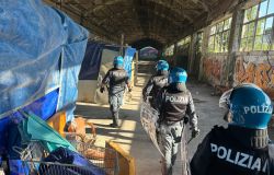 Roma, sgomberate e messe in sicurezza le ex Officine Romanazzi, 1 arresto e 2 denunce, sequestrati 130 gr. di droga