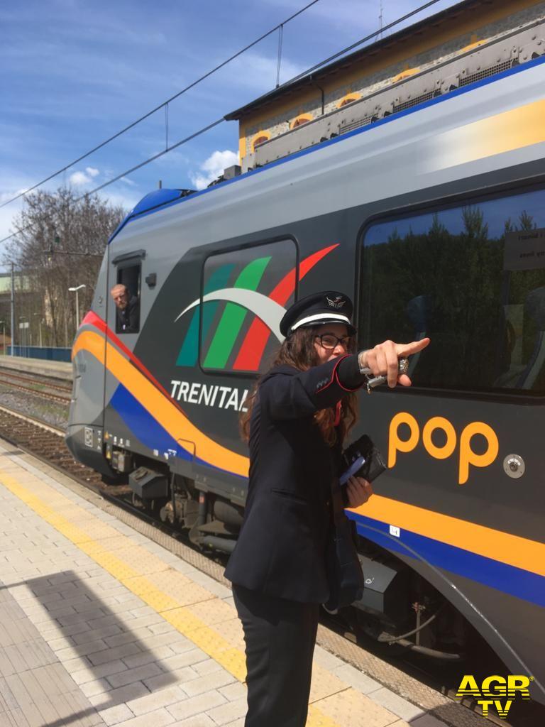 Il capo treno dà il via alla Maratona Ferroviaria