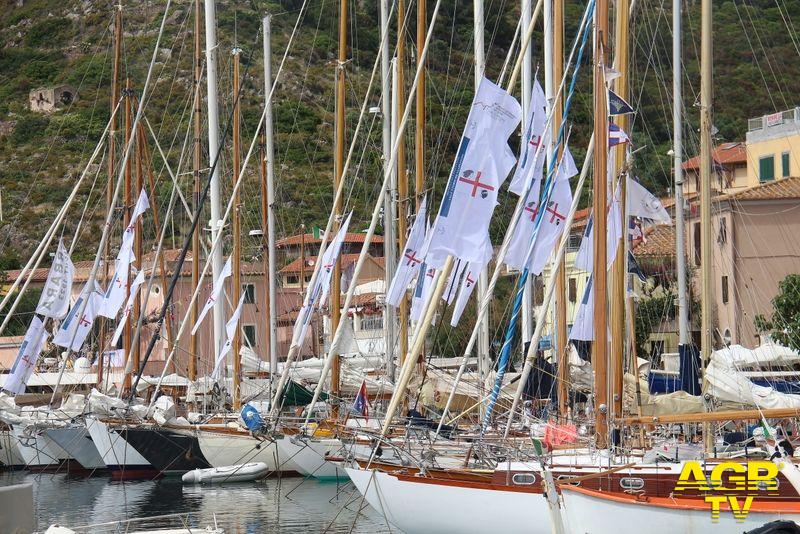 Capraia Sail Rally le barche d'epoca in porto ph credit Maccione