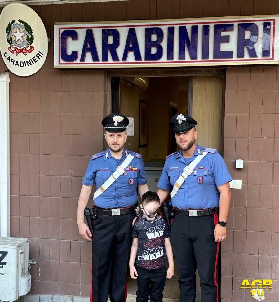 Carabinieri il piccolo Marzio tra i militari che gli hanno salvato la vita