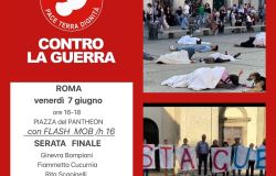 Roma, flash mob al Pantheon contro la guerra