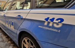 Tivoli, pusher in fuga al volante di una Porsche sulla Tiburtina, preso dopo inseguimento contromano, ai domiciliari 33enne