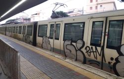 Metromare foto archivio AGR fermo in stazione