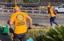 Roma, via Boccea, Ministri volontari al lavoro per riqualificare le aree verdi