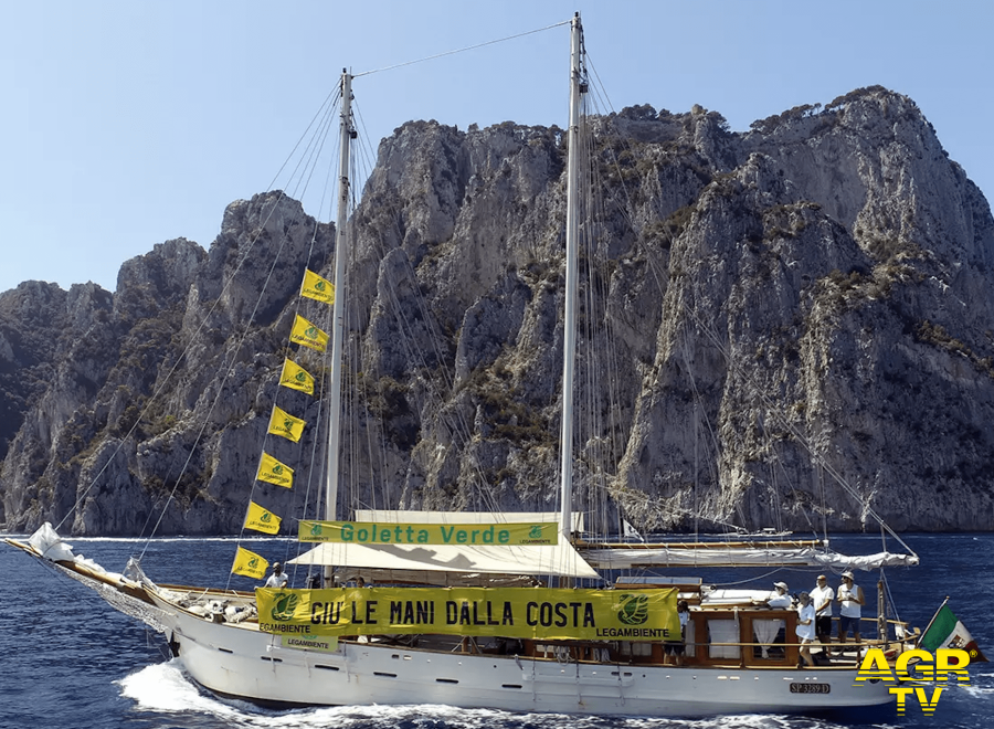 Goletta verde Giù le mani dalla Costa foto da comunicato stampa