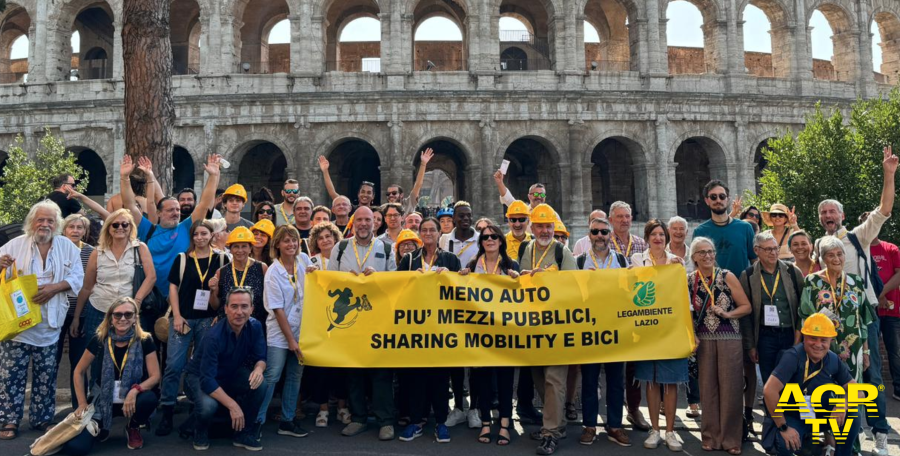 Legambiente protesta Menoauto al Colosseo