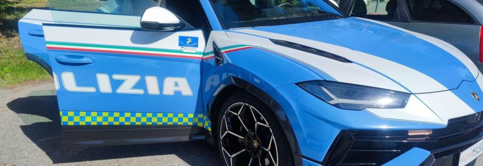 Tenta di investire due poliziotti della Stradale in autostrada, bloccato sul GRA dopo un inseguimento di 18 km Tenta di investire due poliziotti della Stradale in autostrada, bloccato sul GRA dopo un inseguimento di 18 km
