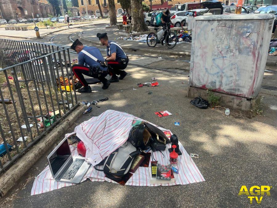 Carabinieri Liberano le Aree Verdi dai Mercatini Abusivi