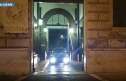 Asse Roma-Napoli: Dieci Arresti per Truffe e Rapine agli Anziani