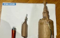 Polizia material esplodente sequestrato