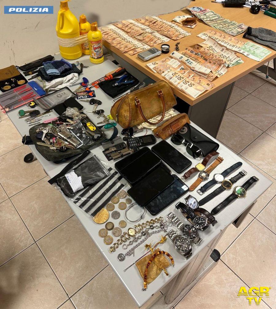 Polizia, il materiale trovato e sequestrato