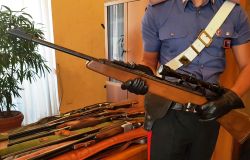 Roma, proseguono i controlli dei Carabinieri sul possesso di armi, ritirati 8 fucili