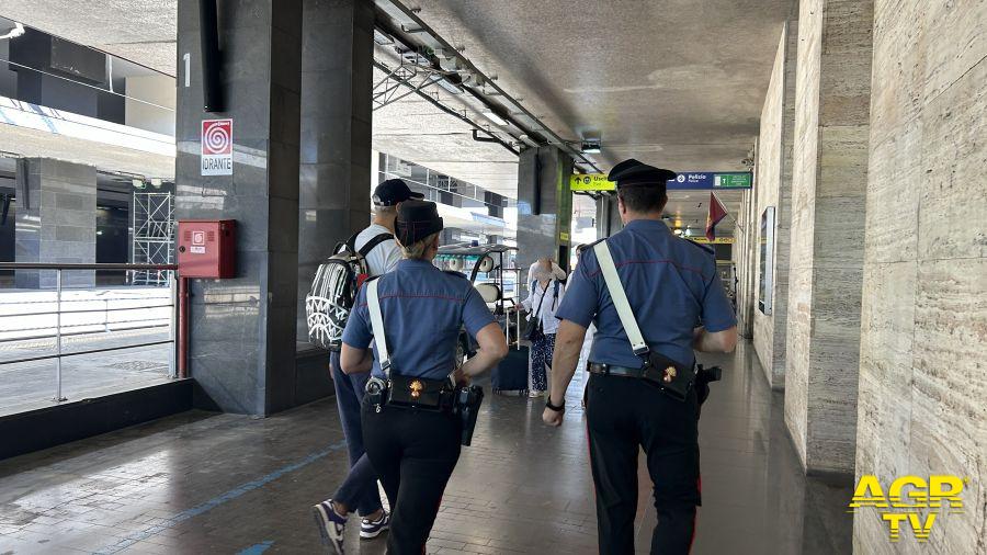 Carabinieri controlli Termini