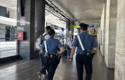 Roma Termini, arrestati per rissa 4 stranieri, sospese due attività commerciali, elevate sanzioni per 11 mila euro