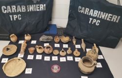 Carabinierir TPC alcuni reperti archeologici recuperati