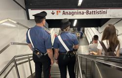 Carabinieri controlli stazione Termini