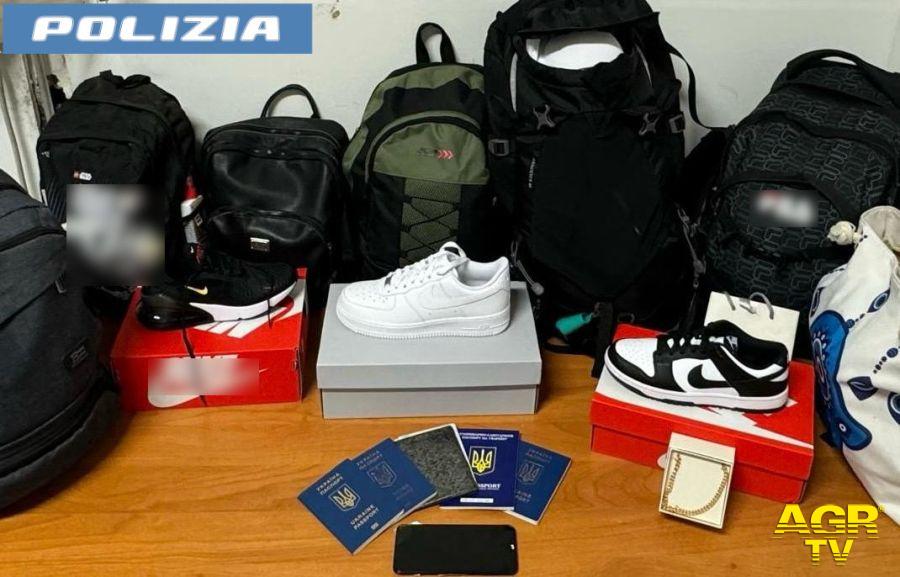 Polizia il materiale sequestrato