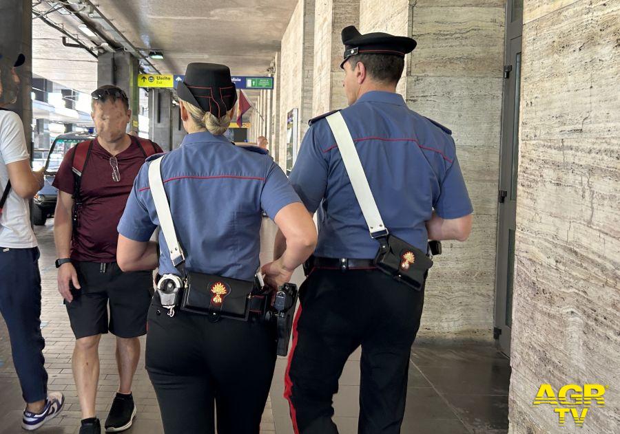 Carabinieri controlli area stazioe Termini