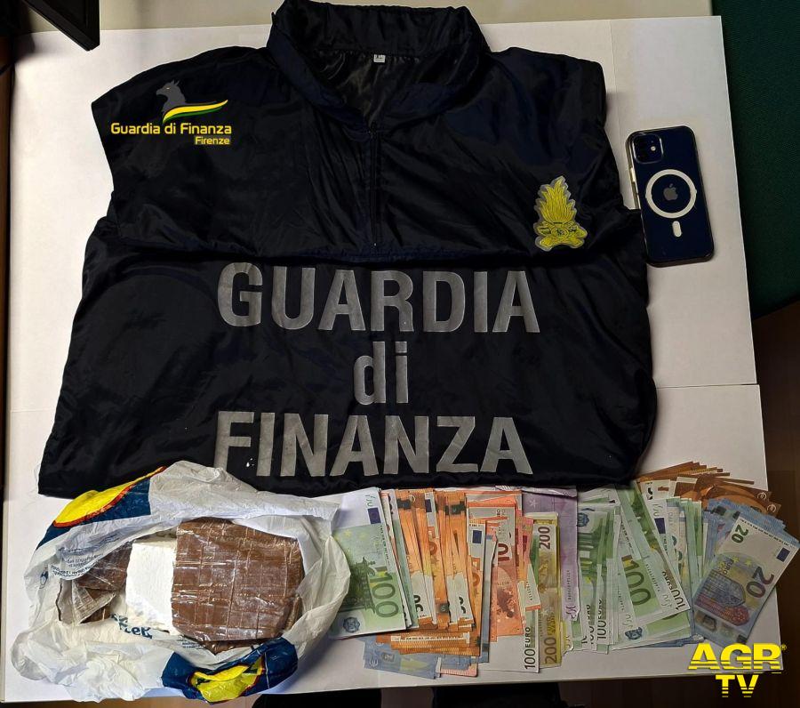 GdF Firenze: se ne va in giro per la città con mezzo chilo di cocaina e 49.750,00 Euro