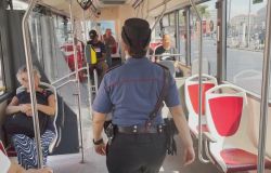 Carabinieri controlli sul bus Atac anti borseggi