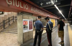 Carabinieri controlli nelle stazioni metro