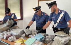 Carabinieri Ostia sequestrati 98,5 kg. di droga