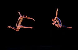 Ballet De L’opèra De Lyon, Biped foto da comunicato stampa