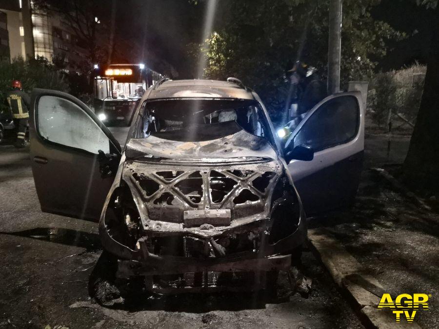 Auto Vallati incendiata foto da comunicato stampa Legambiente