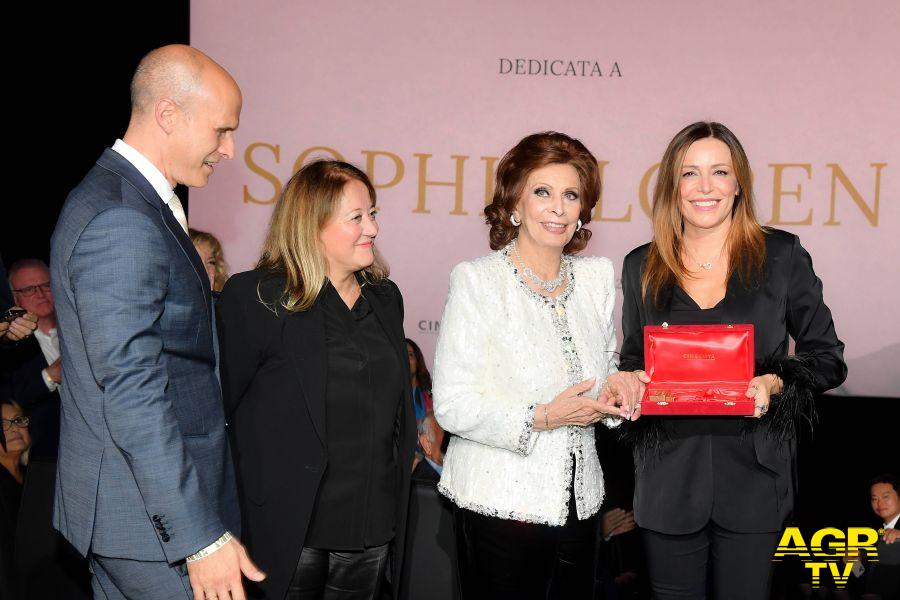 Cin cin a... Sophia Loren, l'intramontabile immagine italiana nel mondo