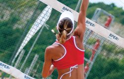 Ostia, beach volley in rosa alla Pinetina