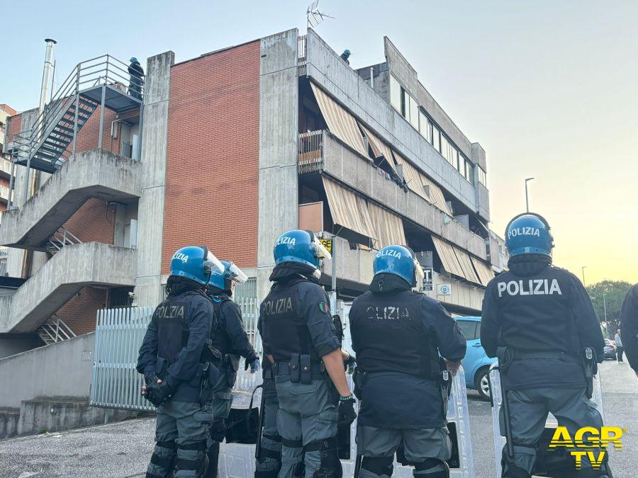 Sgombero dell'ex Hotel Cinecittà: Operazione delle Forze dell'Ordine a Roma