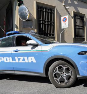 Roma, si spaccia da tecnico del gas e convince due anziani a mostrargli il contatore mentre il complice rubava nelle camere