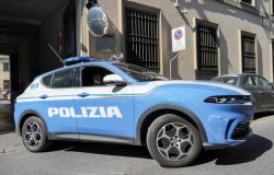 Roma, si spaccia da tecnico del gas e convince due anziani a mostrargli il contatore mentre il complice rubava nelle camere