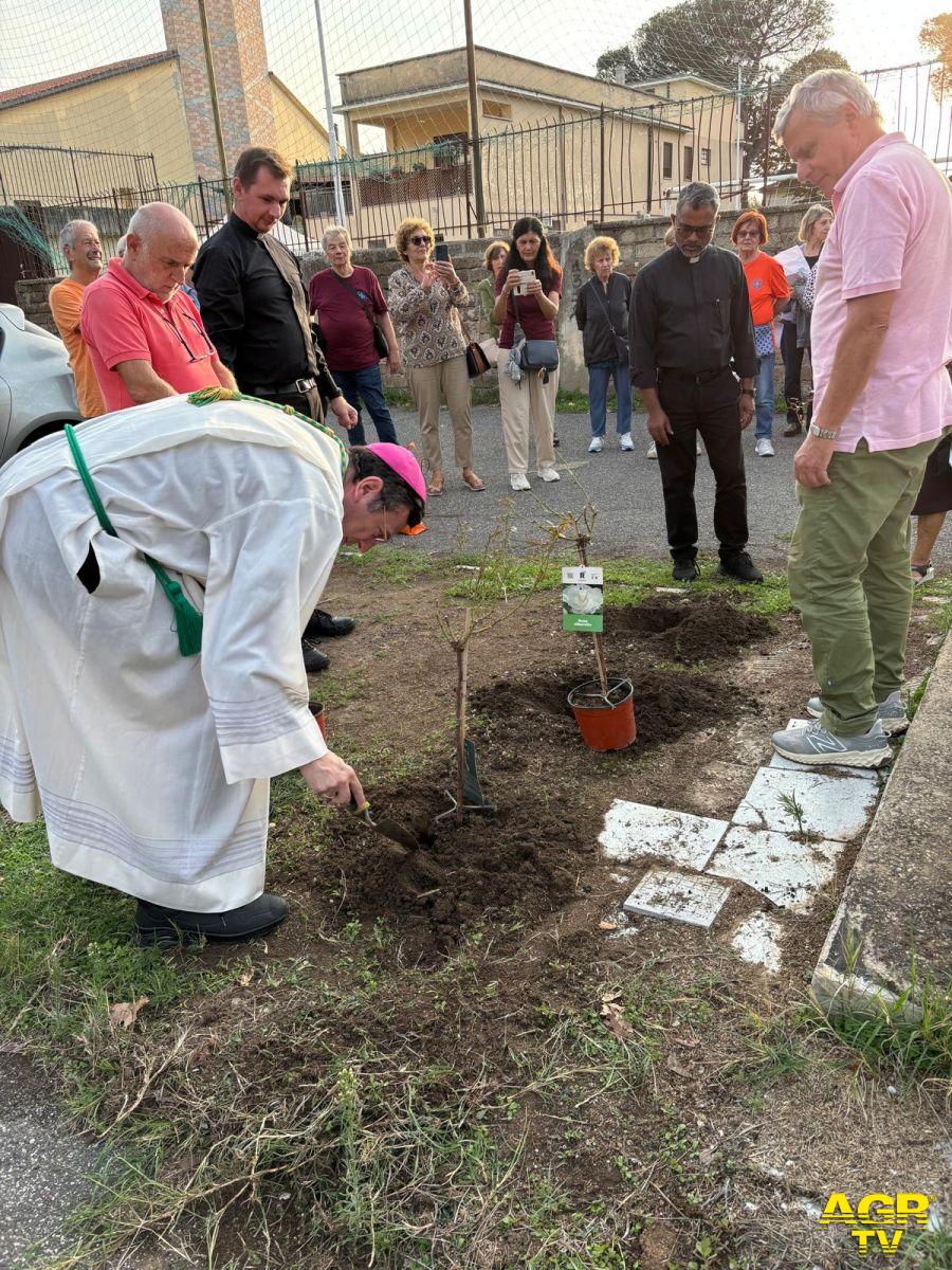 Preghiera per il Tempo del Creato: una riflessione davanti al Village per custodire il nostro territorio