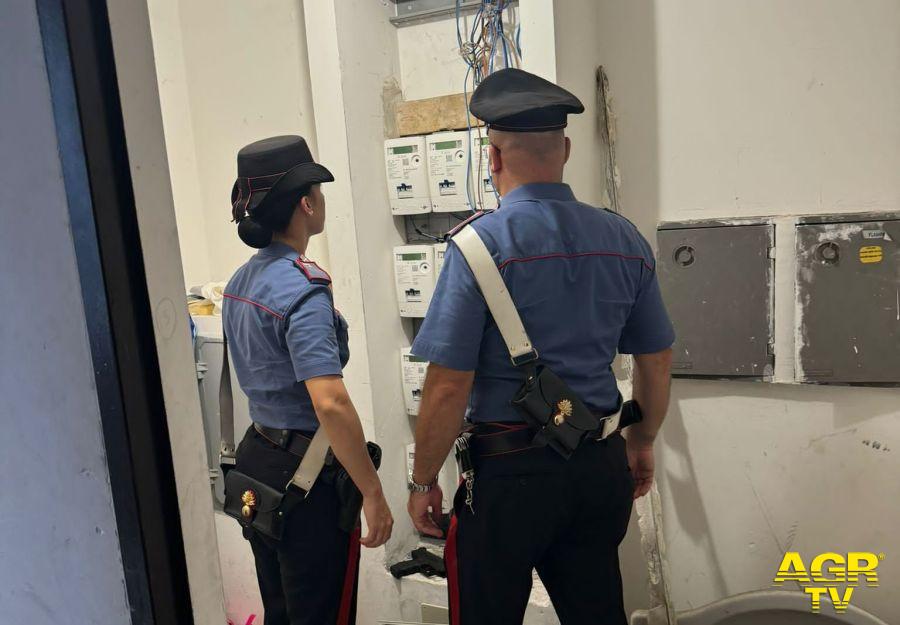 Carabinieri denunce per allacci abusivi alla rete elettrica pubblica