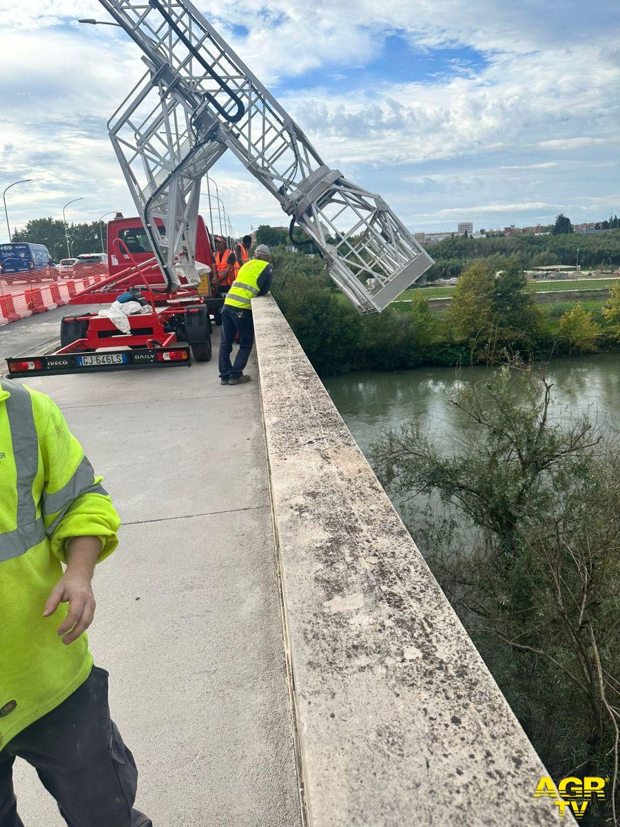 il mezzo speciale “bybridge” di dimensioni ridotte di ponte Marconi