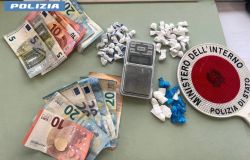 Roma Tor Bella Monaca, cocaina e crack nel reggiseno, in manette 4 pusher, due sono donne