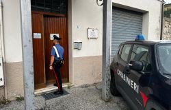 Gorga: Lite con un avventore in un bar, poi aggredisce i Carabinieri.