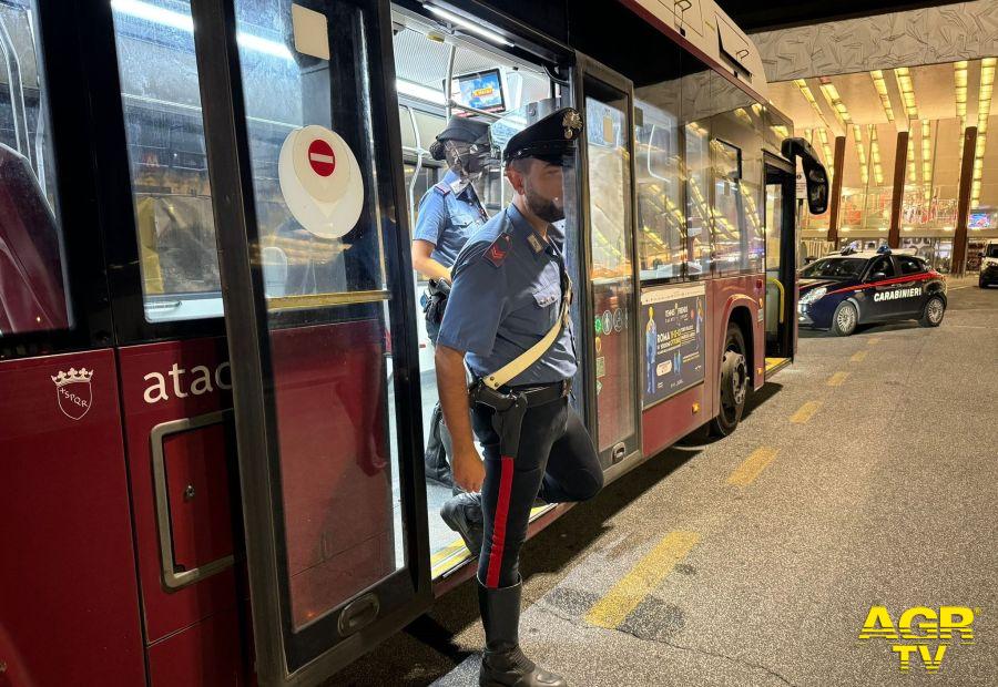 Carabinieri intervento sul bus