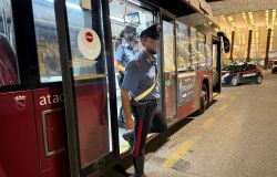 Carabinieri intervento sul bus