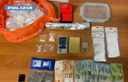 Polizia droga e soldi sequestrati