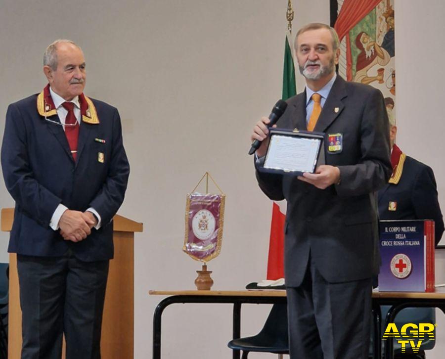 consegna targa ricordo al Generale di Corpo d’Armata Paolo Gerometta, Presidente del Consiglio Permanente delle Associazioni d’Arma – ASSOARMA