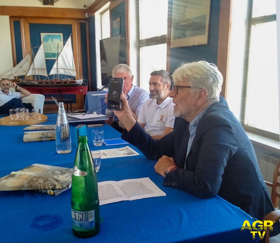 Anzio Circolo Velico Roma il giornalista Gianni Loperfido intervista il comandante della Vespucci Giuseppe Lai