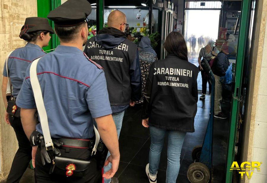 Carabinieri controlli mercato Esquilino