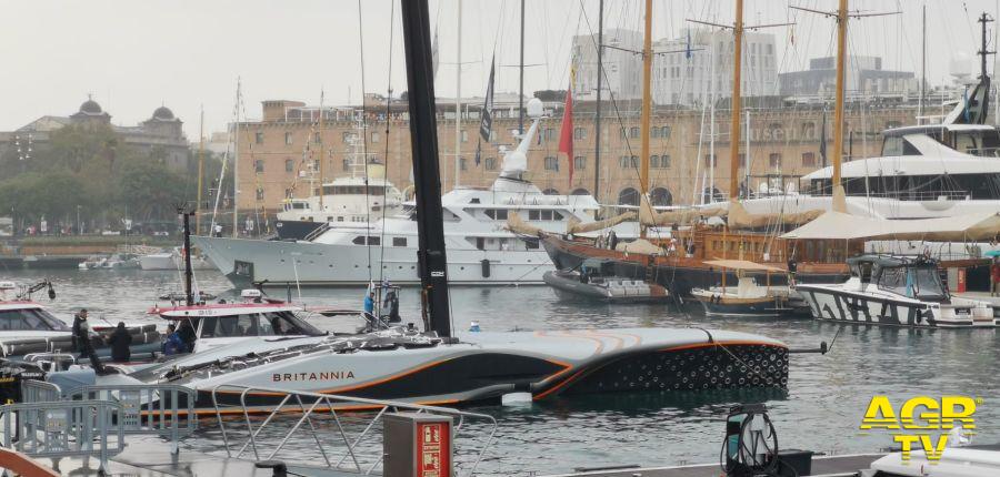 America's cup l'imbarcazione Ineos Britannia mentre viene preparata per la regata