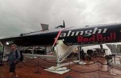 America's cup l'imbarcazione Alinghi (Svizzera) esposta sul molo