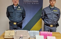 GdF Firenze: sequestrati 1.774 articoli in pelle