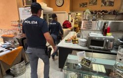 Roma, servizi ad alto impatto della Polizia in diversi quartieri, sanzionati per 30 mila euro gli esercizi commerciali controllati