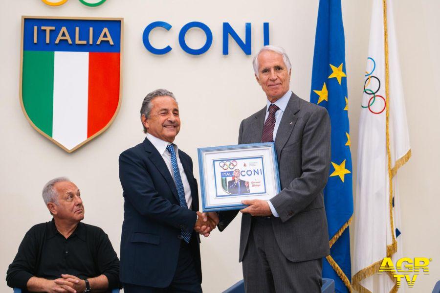 Malagò consegna il premio a Velasco