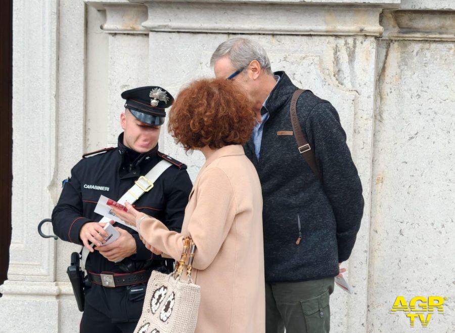 Carabinieri campagna contro truffe anziani